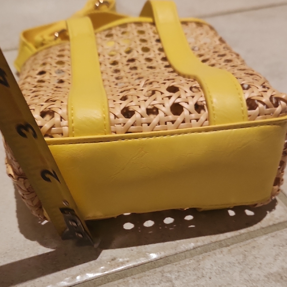 Universal Thread Yellow and Tan Woven Tote - Picture 13 of 16